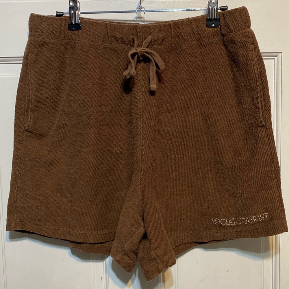 Medium Social Tourist(Hollister) brown shorts with pockets and a tie waist band.